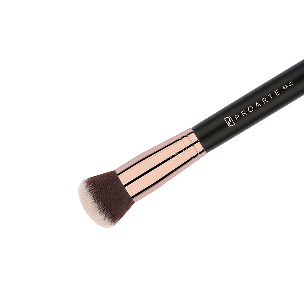 Round Kabuki Brush AK-42